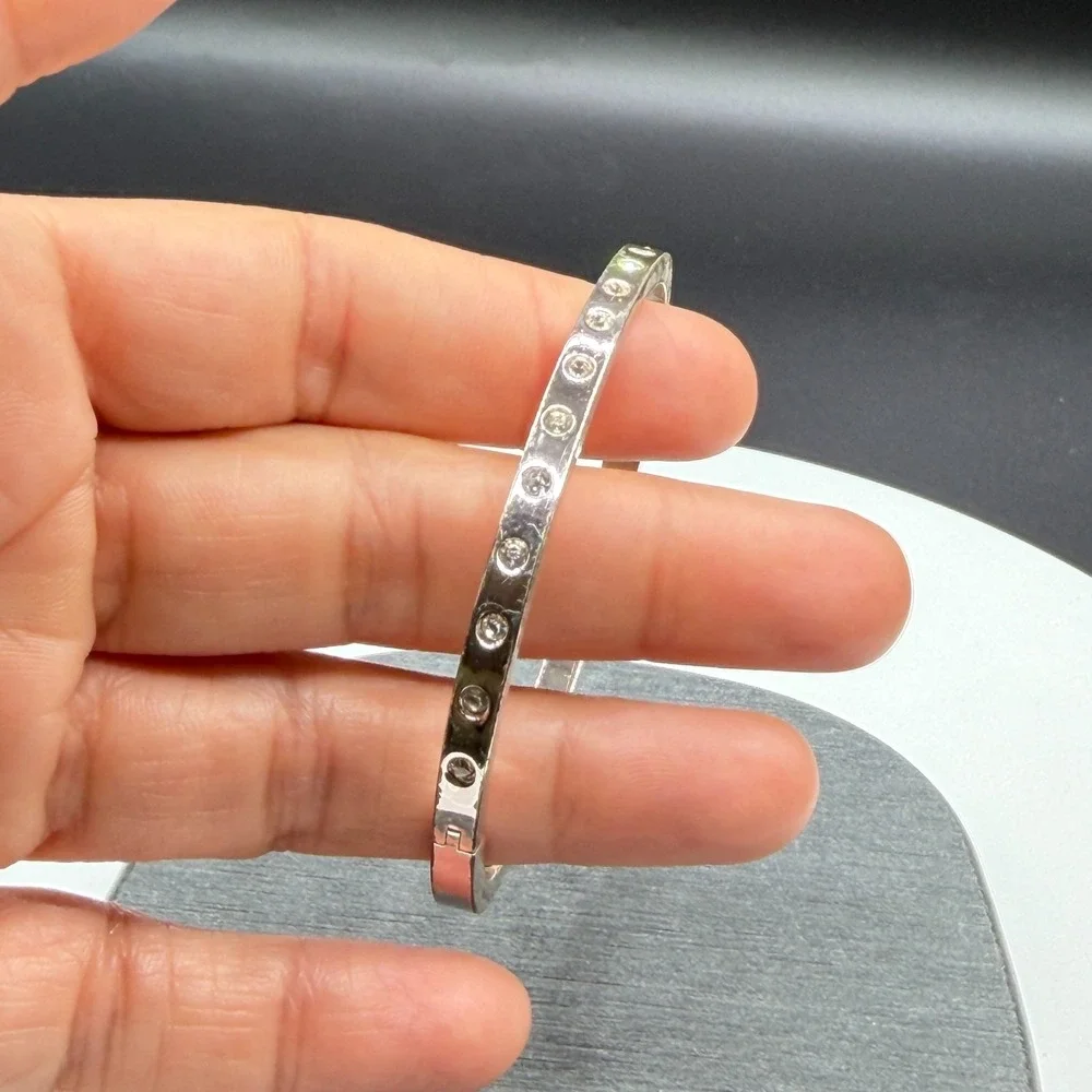 N/A sleek silver